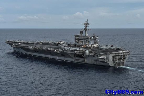 美军闯南海最新照片: 航母率2艘宙斯盾舰 美军闯南海最新照片: 航母率2艘宙斯盾舰