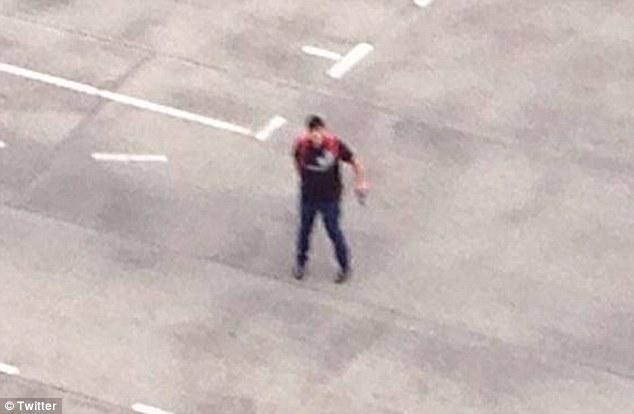 图中男子疑为慕尼黑袭击事件枪手