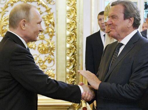 普京与施罗德握手