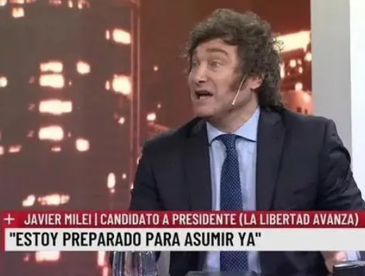 哈维尔·米莱发表演讲时的样子