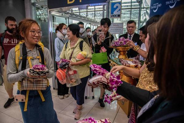 9月25日，首批免签中国游客入境泰国