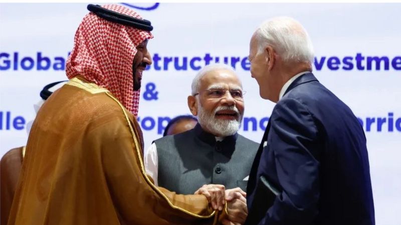 沙特王储兼总理穆罕默德·本·萨勒曼（左）、印度总理莫迪（左二）和美国总统拜登（右.jpg