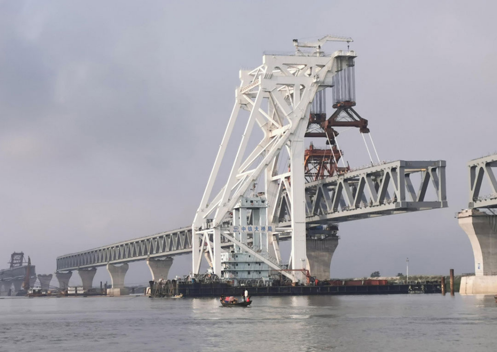 帕德玛大桥位于孟加拉国首都达卡西南40公里处，连接帕德玛（Padma）河道两岸的马瓦镇（Mawa）和简吉拉镇（J ...