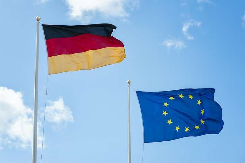 德国国旗和欧盟旗帜
