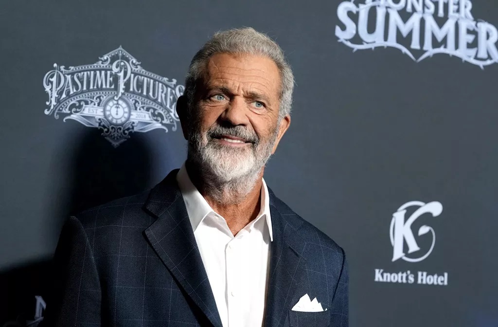 好莱坞影星、金奖导演梅尔吉勃逊（Mel Gibson）批评贺锦丽智商如“木桩”（fence post） ...