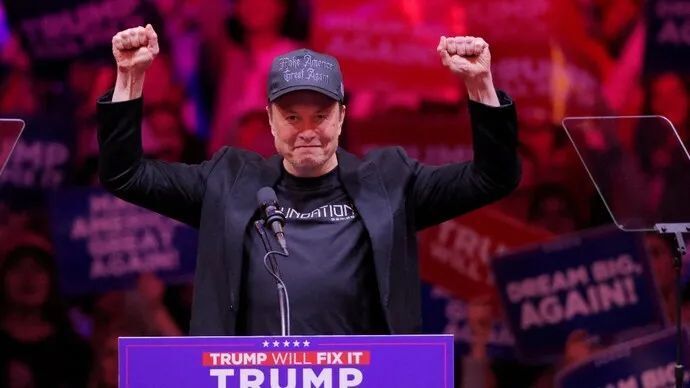 马斯克继续现身纽约麦迪逊广场花园，为特朗普竞选集会上摇旗呐喊