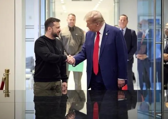 9月27日，泽连斯基在纽约同特朗普举行会晤